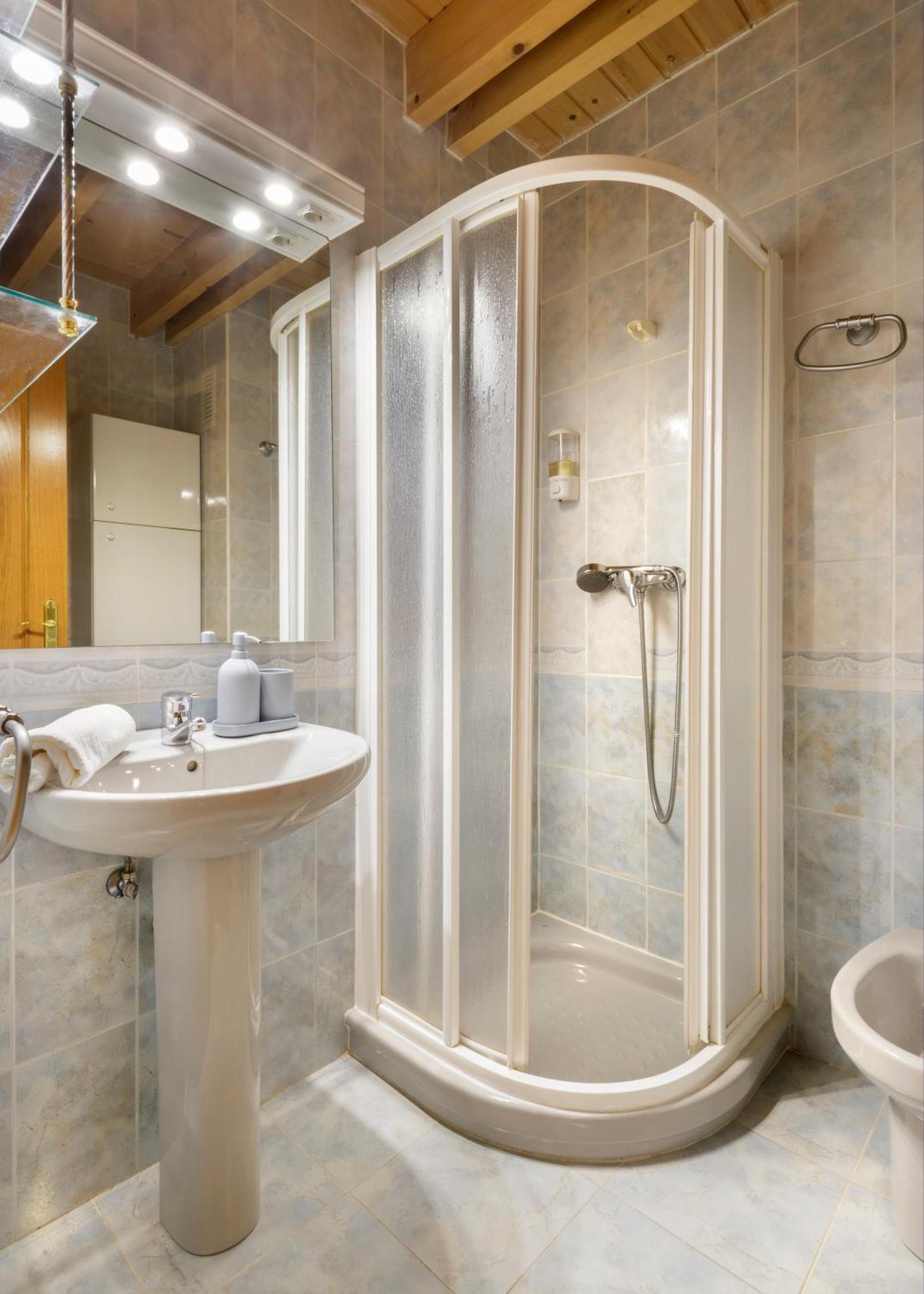 Atico Abuhardillado I Aire Acondicionado L Centrico L Garaje L Trastero I Wifi Apartamento Biescas  Exterior foto