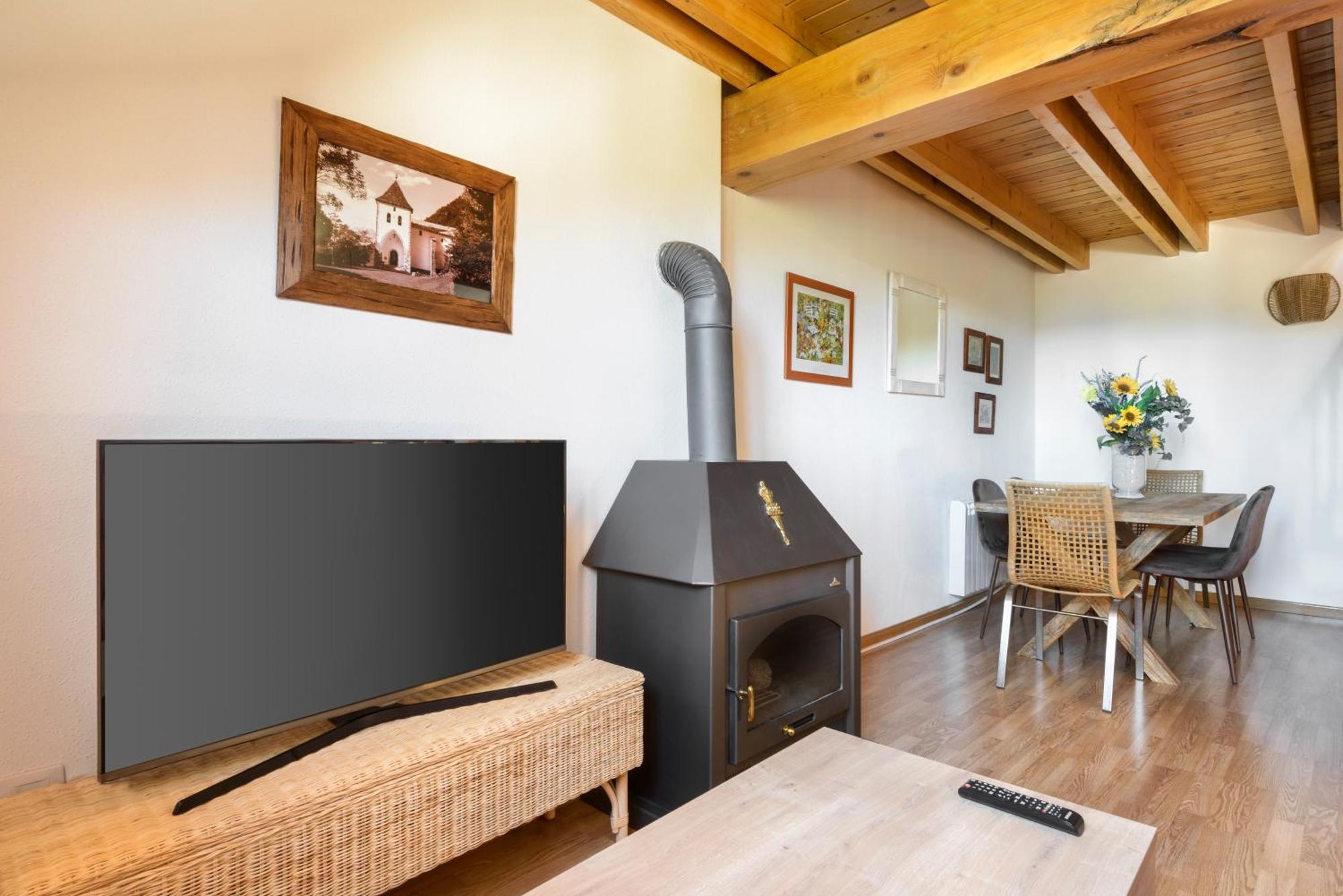 Atico Abuhardillado I Aire Acondicionado L Centrico L Garaje L Trastero I Wifi Apartamento Biescas  Exterior foto