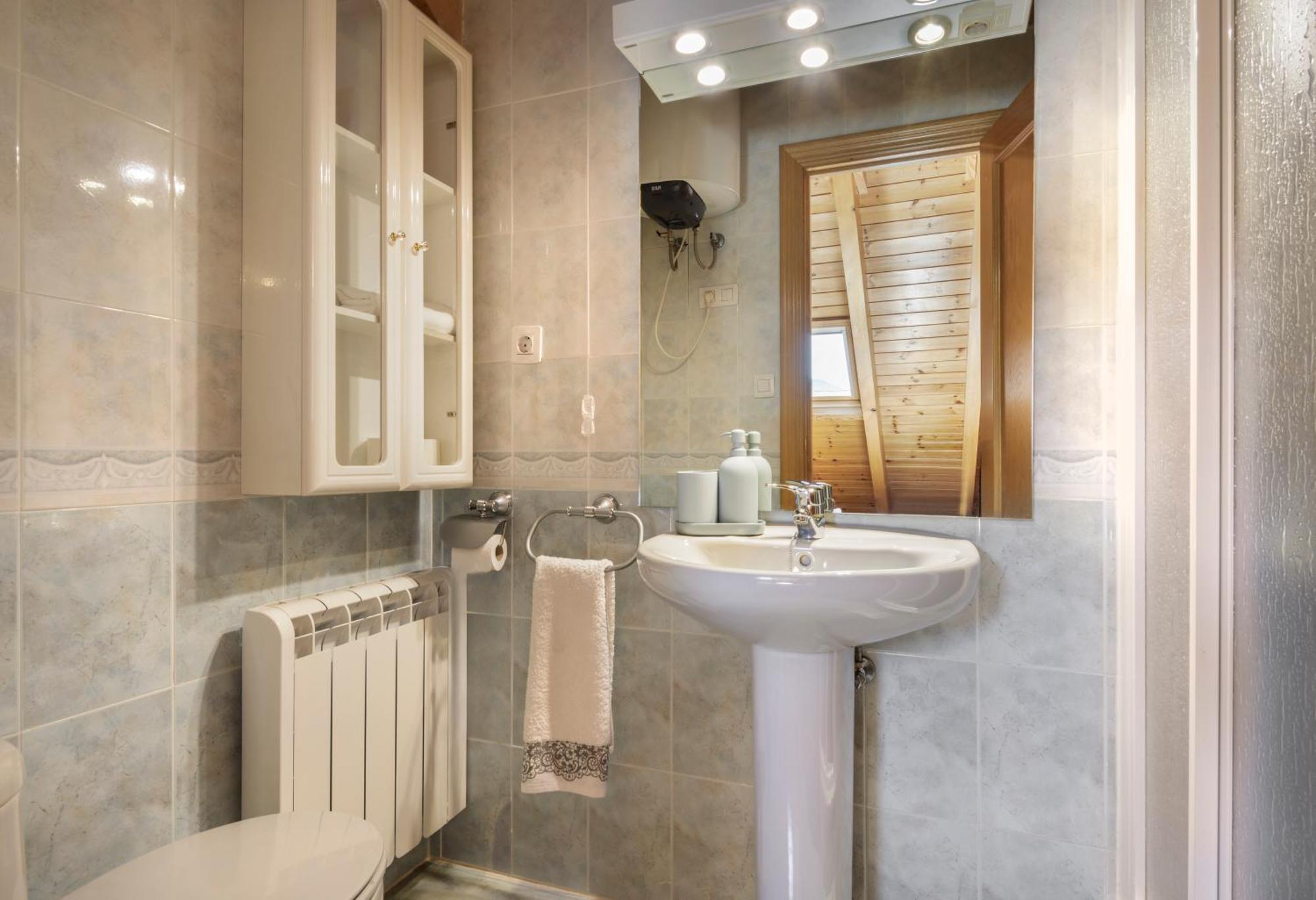 Atico Abuhardillado I Aire Acondicionado L Centrico L Garaje L Trastero I Wifi Apartamento Biescas  Exterior foto